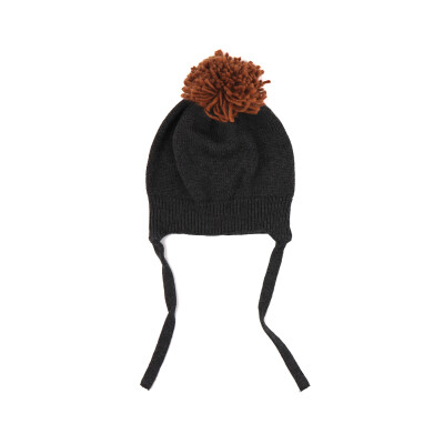 Pompon baby hat